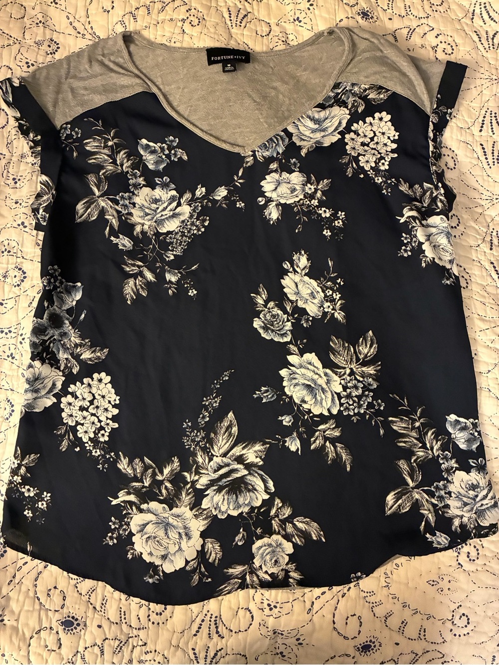 Fortune + Ivy Floral V-Neck Short Sleeve Blouse - Medium